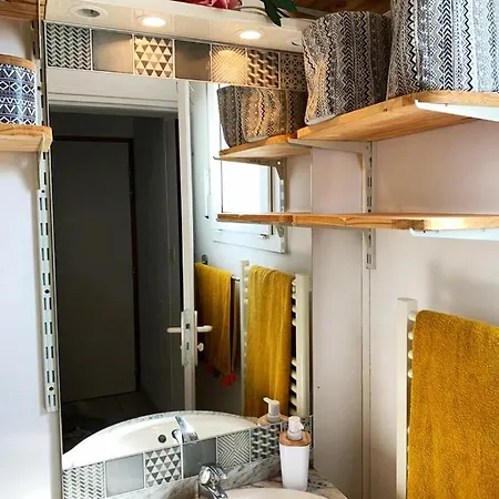 Grand Avec Terrasse à 100m Du Vieux Port *